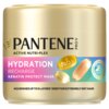 Złoty pojemnik z napisem "PANTENE PRO-V ACTIVE NUTRI-PLEX" oraz "HYDRATION RECHARGE KERATIN PROTECT MASK" na kolorowym tle. Na opakowaniu widoczne są również kapsułki oraz napis "NOURISHES UP TO 8 LAYERS* DEEP FOR EXTREMELY DRY HAIR".