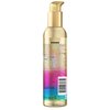 Butelka z pompką zawiera serum do stylizacji włosów o pojemności 135 ml, z widocznymi instrukcjami użycia i listą składników w kilku językach. Na dole opakowania znajduje się logo producenta, kod kreskowy oraz oznaczenia dotyczące recyklingu.
