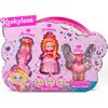 Opakowanie produktu "Lalka MAGIC BOX KookyLoos Fairytale Hearts 3w1 1240408" zawiera trzy figurki: syrenkę, księżniczkę i wróżkę, z napisem "Kookyloos" oraz "Fairytale Mix & Match" na różowym tle z serduszkami. Na opakowaniu widnieje również napis "Change