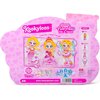 Różowa opakowanie z grafiką trzech lalek w stylizacjach syrenki, księżniczki i wróżki, z napisem "Kookyloos Hearts Fairytale Mix & Match". Na opakowaniu znajdują się również napisy: "LIVE MY 3 FAIRYTALES!", "DISCOVER MORE PACKS!", oraz strona internetowa 