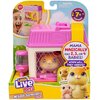 Opakowanie zestawu figurek "ZURU Little Live Pets Mama Surprise Minis" przedstawia różowy domek z chomikiem w środku oraz napis "Little Live Pets". Na opakowaniu widnieje tekst: "Mama magically has 2, 3, or 4 babies! When will they arrive?" oraz "Includes