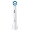 Biała końcówka szczoteczki do zębów z niebieskimi i białymi włóknami, posiada logo "Oral-B" na trzonku. Produkt ma smukły kształt z zaokrągloną główką.