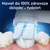 Na zdjęciu widoczna jest końcówka szczoteczki do zębów z niebieskimi włóknami, które czyszczą zęby z osadu. Na górze znajduje się tekst: "Nawet do 100% zdrowsze dziąsła* w tydzień", a na dole małym drukiem: "* w porównaniu ze szczoteczką manualną".