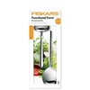 Opakowanie produktu z napisem "FISKARS Functional Form" zawiera zestaw polerowanych łyżek, a w tle widoczne są liście sałaty i plasterki pomidora. Na opakowaniu znajduje się również informacja "design registered" oraz oznaczenie "16 49".