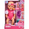 Na zdjęciu znajduje się lalka w różowym ubranku z białymi serduszkami, umieszczona w opakowaniu z napisem "NEW BORN BABY" oraz logo "Simba". W opakowaniu widoczne są akcesoria, takie jak smoczek i miseczka, a także teksty: "Mmm Hi Hi", "x7 sounds", "TEST"