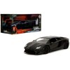 Na zdjęciu widoczny jest model samochodu w kolorze czarnym, obok którego znajduje się pudełko z napisem "Fast & Furious Shaw's Lamborghini Aventador". Na pudełku znajduje się również logo producenta Jada Toys oraz wizerunek postaci z filmu.