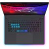 Laptop z otwartym ekranem, na którym widnieje logo i napis "ROG STRIX", z podświetlaną klawiaturą w różnych kolorach. Na obudowie widoczny jest przycisk zasilania oraz subtelne oznaczenia producenta.