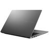 Na zdjęciu widoczny jest laptop w kolorze szarym z otwartą pokrywą, na której znajduje się napis "ASUS VIVOBOOK". Laptop ma smukłą konstrukcję, a na boku obudowy widoczne są porty.