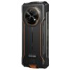 Czarny smartfon z pomarańczowymi akcentami, widoczny od tyłu, z okrągłym modułem aparatu i logo "DOOGEE" na dole obudowy. Na module aparatu znajduje się napis "CAMERA".