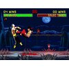 Na ekranie gry wideo widoczne są dwie postacie w trakcie walki, z paskami zdrowia u góry oznaczonymi jako "04 WINS LIU KANG" i "00 WINS SHANG TSUNG", a w centrum ekranu znajduje się liczba "86". Tło przedstawia nocną scenerię z pełnią księżyca i mostem, a