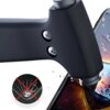 Na zdjęciu widoczny jest fragment urządzenia z dwoma śrubami oraz ekran telefonu z efektem rozpryskujących się drobinek. W dolnej części znajduje się okrągła ikona z przekreślonym pęknięciem ekranu.