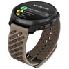 Na zdjęciu widoczny jest smartwatch z beżowym, perforowanym paskiem i czarną kopertą, na której znajduje się logo "SUUNTO". Na ekranie zegarka wyświetlany jest tryb baterii z opcjami: "Performance 55 hours", "Endurance 65 hours" oraz "Ultra 90 hours".