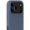Niebieskie etui silikonowe na telefon z trzema widocznymi otworami na obiektywy aparatu oraz dodatkowymi otworami na lampę błyskową i mikrofon. Etui posiada wycięcia na przyciski boczne.