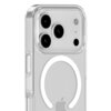 Przezroczyste etui na telefon z trzema widocznymi otworami na aparaty oraz okrągłym wzorem MagSafe na tylnej części. Na etui znajduje się logo w kształcie nadgryzionego jabłka.