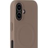 Jasnobrązowe etui na telefon z widocznymi dwoma otworami na aparat oraz okrągłym wyżłobieniem na środku. Na boku etui znajdują się przyciski, a powierzchnia jest gładka.