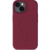 Czerwone etui na telefon z dwoma wycięciami na aparaty oraz okrągłym wzorem na środku, z widocznym napisem "holdit" na dole. Produkt jest przeznaczony do modeli Apple iPhone 13/14/15 i obsługuje technologię MagSafe.