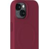 Czerwone etui na telefon z wycięciem na aparat i okrągłym wzorem na tylnej części, przeznaczone do modeli Apple iPhone 13/14/15. Na etui widoczny jest przycisk boczny.