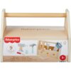 Drewniana skrzynka z narzędziami z logo "fisher-price" na górze, zawiera 9 elementów, w tym młotek, piłę i śrubokręt, z oznaczeniem wiekowym 3+. Na opakowaniu widnieje napis "Wooden Tool Box Set" oraz logo FSC.