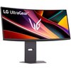 Zakrzewiony monitor z kolorowym ekranem, na którym widnieje logo "LG UltraGear" oraz stylizowane litery "LG". Monitor jest zamontowany na prostokątnej podstawie z otworem.