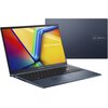 Na zdjęciu widoczny jest otwarty laptop z kolorowym ekranem, na którym wyświetlony jest napis "ASUS Vivobook", oraz zamknięta pokrywa z logo "ASUS Vivobook". Laptop ma ciemną obudowę i klawiaturę z wyraźnie widocznymi klawiszami.