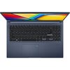Na zdjęciu widoczny jest otwarty laptop z klawiaturą numeryczną, touchpadem i kolorowym ekranem, na którym znajduje się napis "ASUS Vivobook". Klawiatura ma czarne klawisze z białymi oznaczeniami, a obudowa laptopa jest w ciemnym kolorze.