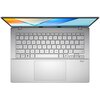 Na zdjęciu widoczny jest otwarty laptop z klawiaturą QWERTY i dużym touchpadem, a na obudowie znajduje się logo "Dolby Atmos". Ekran laptopa wyświetla kolorowy gradient.