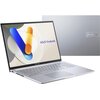 Laptop z otwartym ekranem i widoczną klawiaturą, na ekranie wyświetla się napis "ASUS Vivobook" na tle kolorowych kształtów. Obok znajduje się zamknięta pokrywa laptopa z logo "ASUS Vivobook".