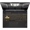 Czarny laptop z podświetlaną klawiaturą, na której klawisze W, A, S, D są wyróżnione żółtym kolorem. Na ekranie widoczny jest napis "TUF".