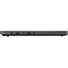 Na zdjęciu widoczny jest bok laptopa z kilkoma portami, w tym USB, HDMI, USB-C oraz gniazdem audio. Obudowa jest w kolorze ciemnoszarym, a powierzchnia wydaje się być matowa.
