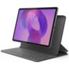 Na zdjęciu znajduje się tablet w szarym etui z klawiaturą, ustawiony w pozycji stojącej. Na ekranie widoczna jest godzina 10:08 oraz data "Fri, Feb 24" na tle abstrakcyjnej, fioletowej grafiki.
