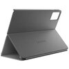 Szare etui na tablet w formie stojaka, z widocznym wycięciem na aparat oraz wytłoczonym napisem "Lenovo" na tylnej części. Produkt jest ustawiony w pozycji umożliwiającej podparcie tabletu.