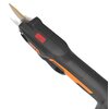 Na zdjęciu widoczny jest czarny sekator akumulatorowy z pomarańczowymi elementami, posiadający ostrze oraz napis "BRUSHLESS MOTOR" w czerwonym kolorze. Produkt ma ergonomiczny kształt i widoczne detale konstrukcyjne.