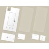 Na zdjęciu znajduje się zestaw szkła hartowanego TECH-PROTECT Glass Fit+ do Apple iPhone 16 Pro Max/17 Pro Max, w skład którego wchodzą dwa przezroczyste szkła, biała ściereczka, instrukcje oraz opakowanie z logo TECH-PROTECT. Na opakowaniu widnieją ikony