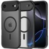 Czarne, matowe etui TECH-PROTECT Basicmag MagSafe do Apple iPhone 17 Air jest przedstawione z przodu i z tyłu, z widocznym okrągłym wzorem MagSafe oraz logo Apple. Na etui znajdują się przyciski boczne oraz wycięcia na aparat i porty.