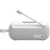 Na zdjęciu znajduje się białe, przenośne radio z widoczną anteną i tekstem "TUNER 3" obok portu USB-C. Urządzenie ma teksturowaną powierzchnię i pasek do przenoszenia.