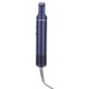 Przedstawiony produkt to fioletowa suszarka o cylindrycznym kształcie z widocznymi przyciskami na boku oraz perforowaną częścią dolną. Kabel zasilający wychodzi z dolnej części urządzenia.