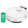 Biały robot sprzątający z widocznym logo "Xiaomi" na górze, obok którego znajduje się smartfon z zielonym ekranem i białym logo w kształcie litery "M". Robot jest umieszczony na stacji dokującej.