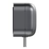 Zdjęcie przedstawia boczny widok ciemnoszarego urządzenia z zaokrąglonymi krawędziami i wystającym metalowym złączem USB-C. Urządzenie ma gładką powierzchnię i widoczną linię podziału na obudowie.