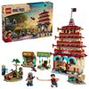 Zestaw LEGO 75638 One Piece Bitwa w Arlong Park przedstawia budynek z czerwonymi i beżowymi elementami oraz różne scenki z figurkami. Na opakowaniu widnieje napis "LEGO", "NETFLIX ONE PIECE", "9+", "75638", "Battle at Arlong Park", "926 pcs".