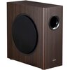 Brązowy subwoofer z obudową z MDF, z widocznym okrągłym głośnikiem i otworem bass reflex. Na obudowie znajduje się logo "EDIFIER".