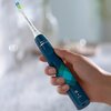 Niebieska szczoteczka soniczna trzymana w dłoni, z widocznym napisem "PHILIPS Sonicare" na uchwycie. Na szczoteczce znajdują się również dwa małe wskaźniki świetlne oraz przycisk zasilania.