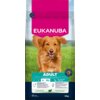 Opakowanie karmy dla psa marki EUKANUBA, przeznaczonej dla dorosłych psów dużych ras, o smaku jagnięciny, o wadze 12 kg. Na opakowaniu widoczny jest wizerunek psa na tle zielonej trawy oraz napisy informujące o przeznaczeniu karmy dla psów o wadze od 25 d
