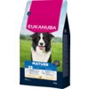 Opakowanie karmy dla psa marki EUKANUBA o wadze 15 kg, z widocznym napisem "MATURE" oraz grafiką psa na tle zielonej trawy. Na opakowaniu znajdują się informacje dotyczące wagi psa (10-25 kg) oraz składników odżywczych, takich jak kurczak.
