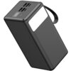 Czarny powerbank o dużej pojemności z kilkoma portami USB na górnej powierzchni oraz wyświetlaczem pokazującym poziom naładowania. Urządzenie posiada również uchwyt do przenoszenia.