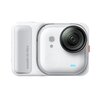 Biała kamera sportowa z widocznym obiektywem i napisem "Insta360 GO Ultra" na obudowie. Kamera posiada również mały otwór mikrofonu i niebieski wskaźnik.