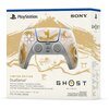Pudełko z kontrolerem do konsoli PlayStation, ozdobione złotymi motywami graficznymi, z widocznym napisem "LIMITED EDITION DualSense" oraz "GHOST OF YŌTEI". Na opakowaniu znajdują się także logotypy PlayStation i Sony oraz informacje o kompatybilności z P