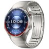 Srebrny smartwatch z metalową bransoletą, na okrągłym wyświetlaczu widoczna jest godzina 10:08, data "FRI 19" oraz napis "HUAWEI". Na tarczy znajdują się także informacje o dystansie "DISTANCE 10.62 KM" i spalonych kaloriach "468 KCAL".
