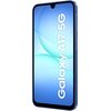 Smartfon w kolorze niebieskim z wyświetlaczem, na którym widnieje napis "Galaxy A17 5G". Obudowa urządzenia ma zaokrąglone krawędzie, a ekran zajmuje większość przedniej powierzchni.