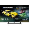 Telewizor z logo BLAUPUNKT i Google TV, przedstawiający żółty samochód wyścigowy z napisem "IRON LYNX MOTORSPORT LAB" oraz twarz kierowcy w tle. Na ekranie widoczne są napisy: "FHD", "QLED", "Dolby AUDIO", "Series QBG6000S", "32"".