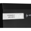 Czarny wzmacniacz z widocznym napisem "INTEGRATED AMPLIFIER | B1xi" oraz fragmentem tekstu "by MUSICAL FIDELITY". Powierzchnia urządzenia jest matowa.